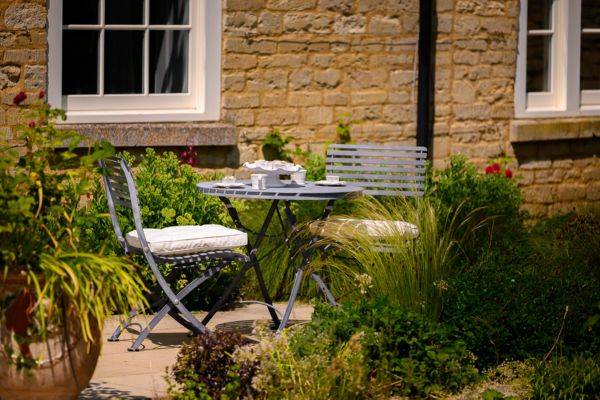 Darsham Etched Bistro Table Type B Chairs Content Panel 2